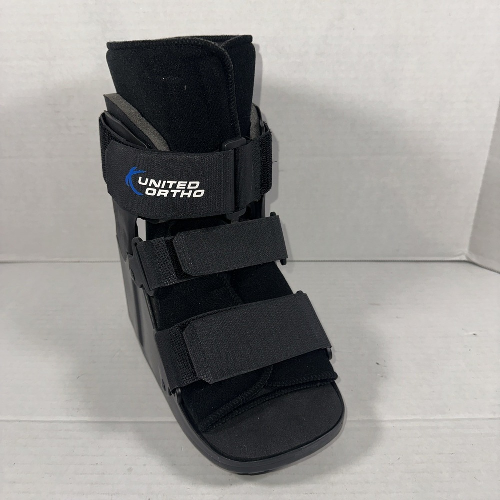 United Ortho USA14013 Adult Short Cam Walker Fracture Boot, S/M, Black